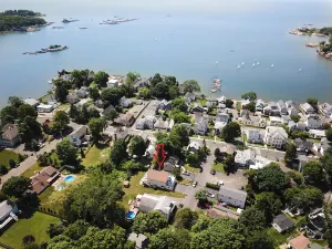 Image of Spacious Modern Beach House, perfect for families and groups up to 12