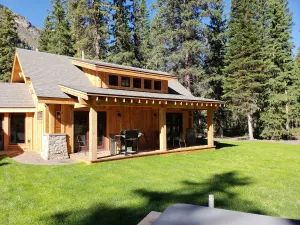 Image of MTNLUX Guest House_Creekside Sauna and Hot tub