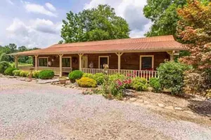 Image of Private dock, modern cabin on Collins river
