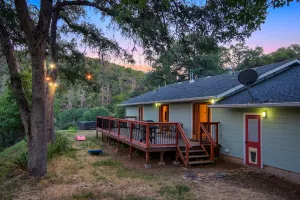 Image of The Retreat@Lakeside Hot Tub\/Views\/Carbon Neutral\/Fast WiFi Near Yosemite!