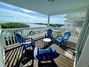 Image of Vibrant Beachfront Villa