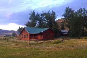 Image of Beartooth Montana Cabin- Amazing adventure awaits