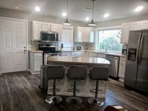 Image of Quiet Country Setting in the middle of town