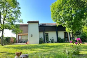 Image of House for 2 to 12 people, residential area