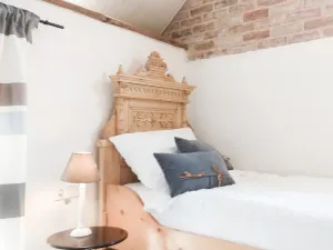 Image of Living-in-History: Heidi Braun Cottage