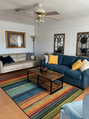 Image of Adorable 2 Bedroom 1 Bath Duplex