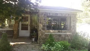 Image of Artists cottage - mid century