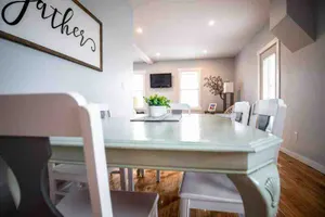 Image of Mitten on Main