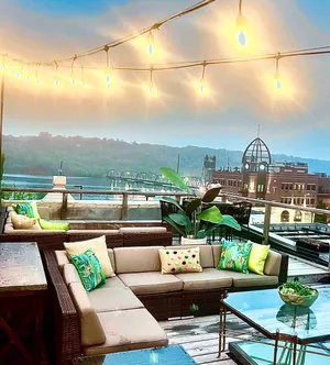 Image of Lumberjack Inn with rooftop