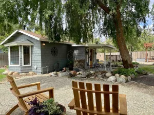 Image of Sequoia Escape . Close to The  Springville Ranch Venue & Sequoia Nat. Park.