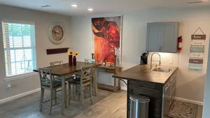 Image of WILD CARD SUITE: Unit B.              Casino Retreat & Pickleball court