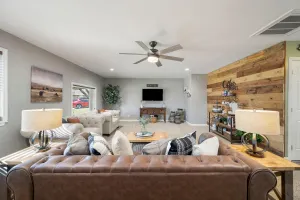 Image of Modern Country Gem\/Huge Yard\/Coffee Bar\/King Bed