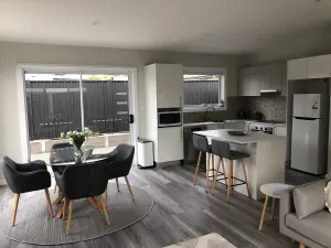 Image of Cozy on Clinton