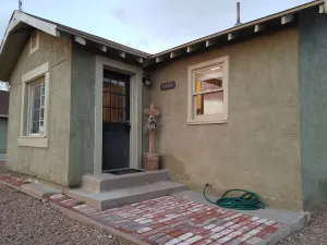 Image of Aunt Wawa's Heine-Jursch Home! c. 1900 1 John 2:6