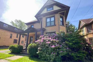 Image of Crescentia House -1884 Victorian!