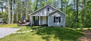 Image of Woodsy cottage next to Lake James
