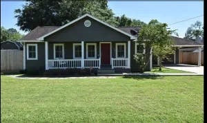 Image of Red Door Retreat- Stroll to Main St. X & festivals