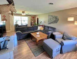 Image of Clean 3 bedroom house 1 mile from 287