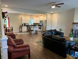 Image of Spacious 4bd/3.5ba Family-Friendly House with Deck