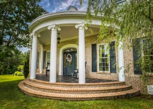 Image of Luxurious southern mansion outside of Farmville VA