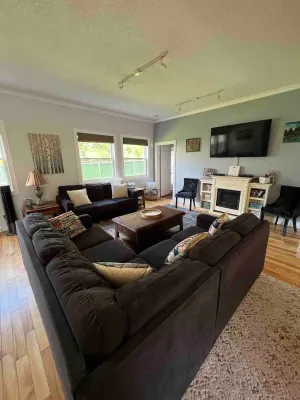 Image of Beautiful 8 Bedroom, Walk to Lake, Jetted Hot Tub, Fireplace, & Pool Table