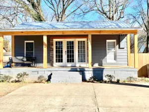 Image of Bison Home, No cleaning fee, 1 block to Harding