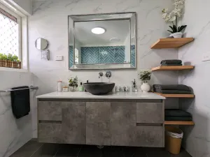 Image of Stunning Apartment, Beachside, 5 min Walk to City!