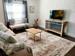 Image of Close to Valley Park w/ large yard for activities!