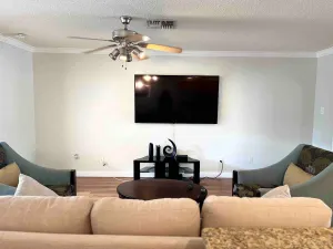 Image of Cheerful 3 Bedroom Home mins from Clearwater Beach