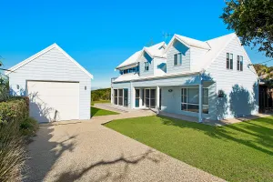 Image of Middle Rock Beach House - Beach Front, Lake Cathie
