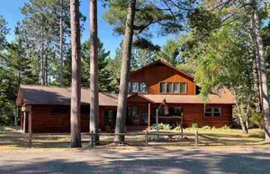 Image of Lakewood Lodge - Marquette Log Cabin w\/ Lake Views