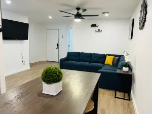 Image of SkyDive Center | Modern| 3bd 2ba| King Bed| Unit A