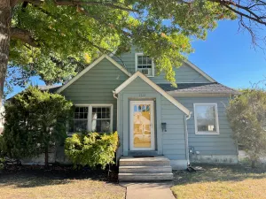 Image of Cheerful & Quiet Bungalow on Tree-Lined Street