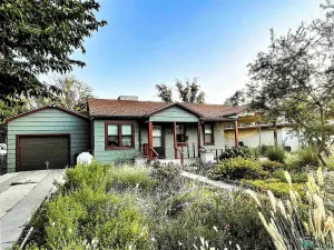 Image of The Bird- Lovely 2 Bed Home in the Garden, Great Location