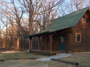 Image of Little Cabin in the Woods - Great for Staycation!