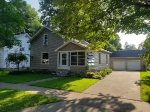 Image of Beautiful home in the heart of Charlotte! 1 queen and 2 twin beds. Pet friendly with fenced in yard.