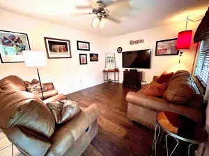 Image of Oxford Town-Close to Campus and Walking Trails-New Furniture!