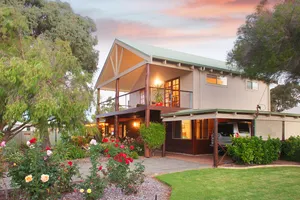 Image of Sea Esta - town & beach on your doorstep