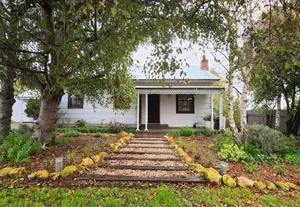 Image of Pet Friendly - Historic "Bluebird Cottage "