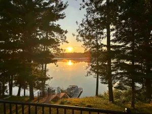 Image of Amazing views, remodeled basement, pontoon to rent
