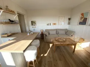 Image of Le Petit Morny