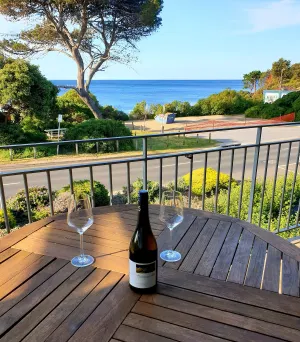 Image of MORNINGTON BEACH APARTMENT  #5 : directly opposite the beach with great views.