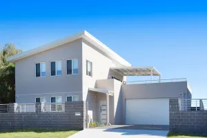 Image of EDGE OF THE BAY - Seaside Perfection