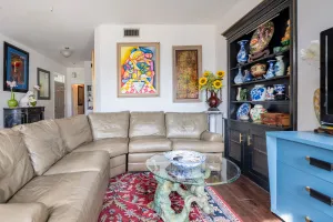 Image of Downtown Art & Eclectic \"D\" 2br