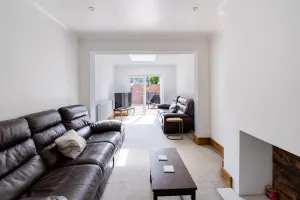 Image of 4 Bedroom house with parking, Near Safari Park