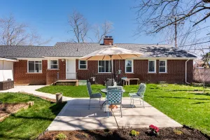 Image of Global Vibes Parlor Renovated home,1 min to  golf course & close to two stadiums