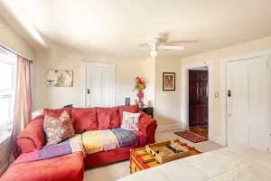 Image of Cozy Apt Walkable to Shop, Eat & NYC Transport