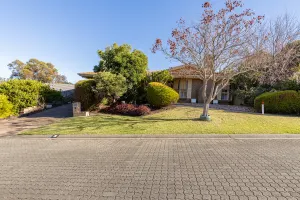 Image of Wynn Vale House in quiet cul de sac