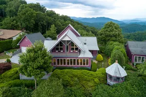 Image of Eagle's Nest Lodge and Apts