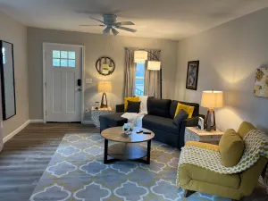 Image of Gorgeous 1 bedroom bungalow 6 min walk to town.